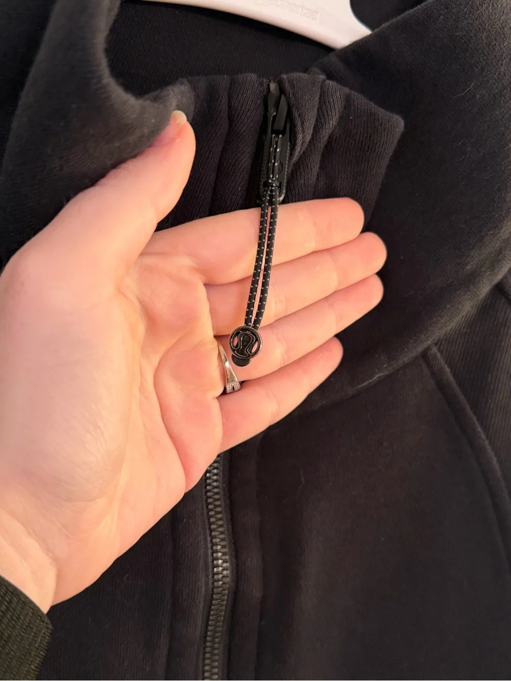 Lululemon Scuba 1/2 Zip Funnelneck Cropped Pullover in Black size M/L